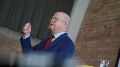 Michael Theurer spricht bei politischem Aschermittwoch
