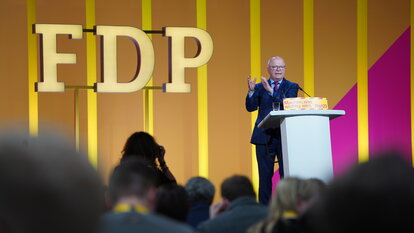 Michael Theurer spricht auf dem Bundesparteitag der FDP in Berlin.