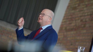 Michael Theurer spricht bei politischem Aschermittwoch